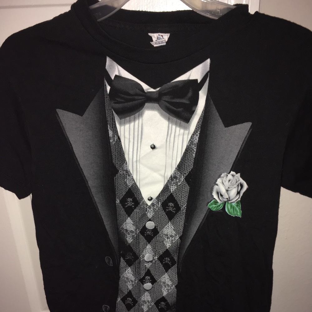 Black shirt